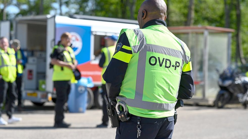Nach Angaben der Polizei könnten sich die Kinder in Lebensgefahr befinden. Foto: Lars Penning/dpa