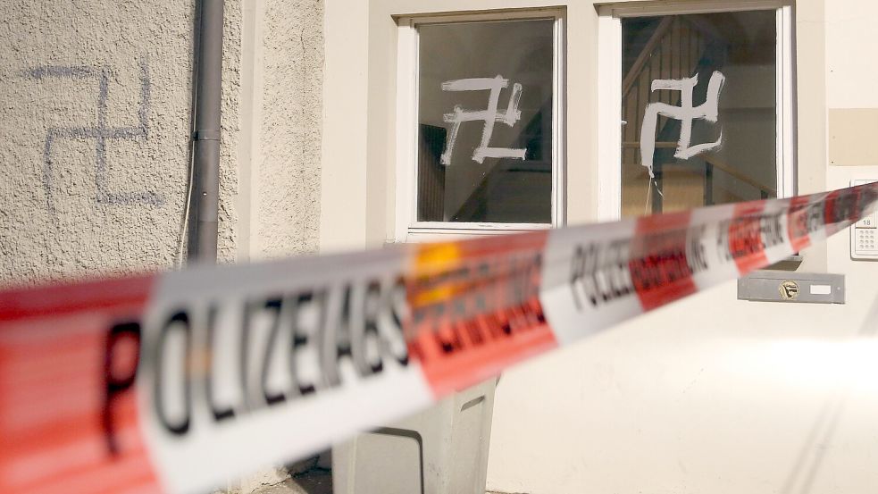 Bei vielen rechten Straftaten in der Region handelt es sich um sogenannte „Propagandadelikte“. Dazu zählen auch Hakenkreuz-Schmierereien. DPA-Symbolfoto: Thomas Warnack