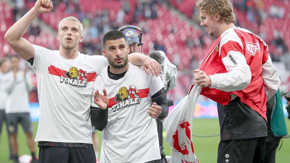 Deniz Undav (Mitte) und Nick Woltemade (r.) haben mit dem VfB Stuttgart das DFB-Pokalfinale am 24. Mai vor Augen. Foto: imago/Jan Huebner