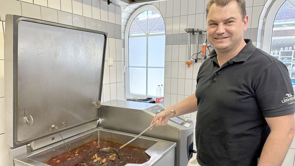 Bei Markus Leggedör wird alles vom Tier genutzt. Knochen landen in der Brühe, die Basis mancher Fertiggerichte ist. Foto: Oliver Bär