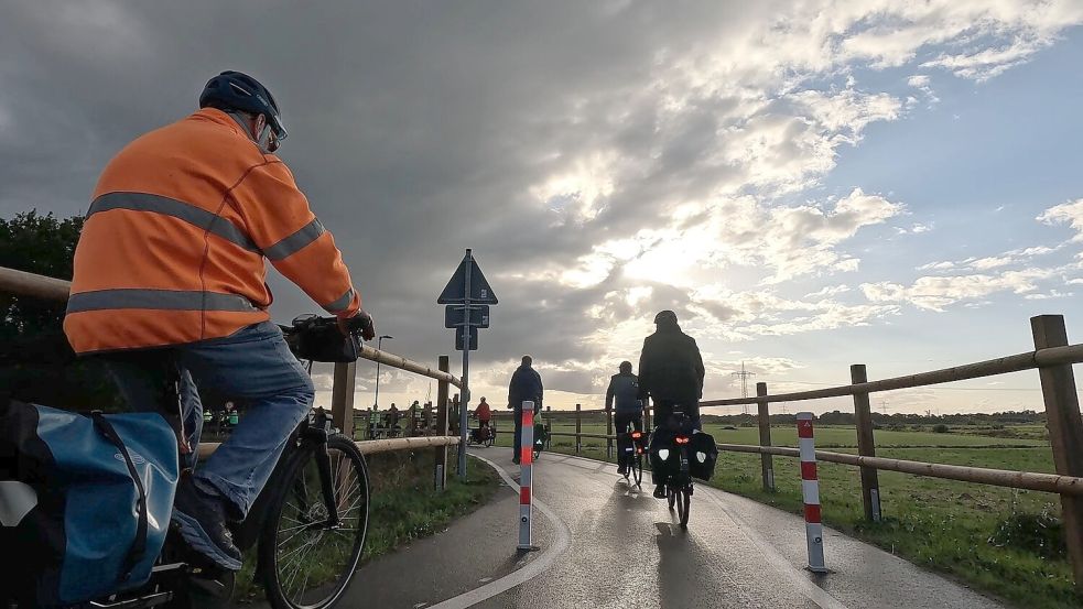 Wie gut werden Radwege genutzt? Wo ist ein Ausbau angebracht, wo sind andere Maßnahmen der Verkehrsplanung notwendig? Dazu erhebt das Land Niedersachsen Daten auch an drei ostfriesischen Radstrecken. Symbolfoto: Archiv