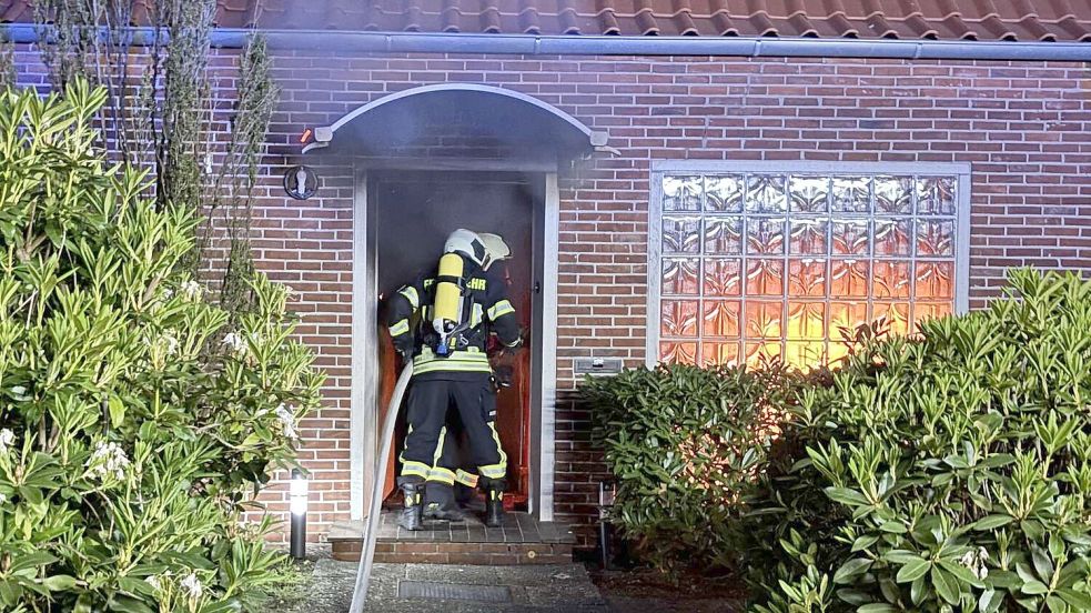 Nachbarn bemerkten das Feuer in dem Haus. Ein Trockner hatte Feuer gefangen. Foto: Feuerwehr