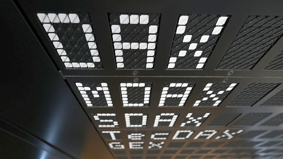 Erst am 3. März war der Dax über 23.000 Zähler gestiegen, nun wird die nächste Tausender-Marke überschritten. Foto: Arne Dedert/dpa