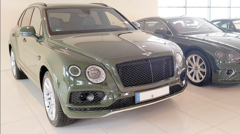Zwei Bentleys aus dem Holt-Fuhrpark. Sie wurden von den Ermittlern versteigert. Foto: Polizei Osnabrück