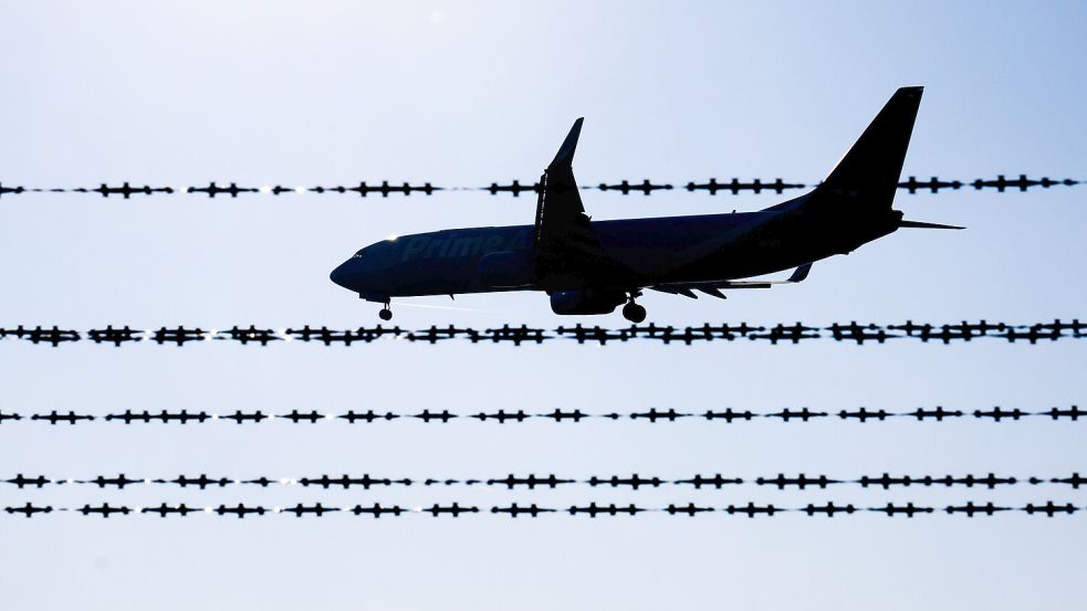 Die EU-Kommission will Abschiebungen in Drittstaaten erleichtern – auch wenn Asylbewerber keinerlei Verbindung zu den Zielländern haben. Foto: Julian Stratenschulte/dpa