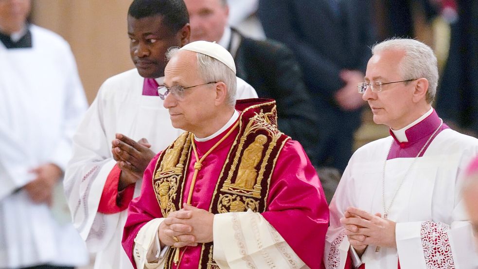 Der Papst bietet den Vatikan als Verhandlungsort an. Foto: Gregorio Borgia/AP/dpa
