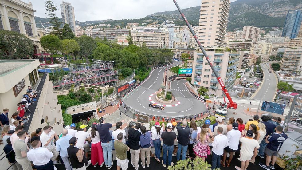 Wer ganz dicht dran sein will, muss vor allem in Monaco auch ganz viel zahlen. Foto: Luca Bruno/AP/dpa