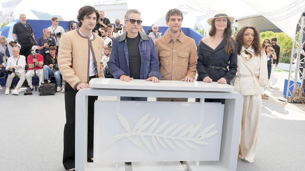 Das Filmteam von „The Secret Agent“ in Cannes. Foto: Natacha Pisarenko/Invision/AP/dpa