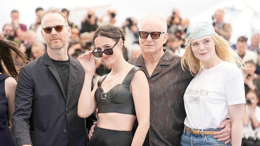 Das Filmteam von „Sentimental Value“ in Cannes. Foto: Scott A Garfitt/Invision via AP/dpa