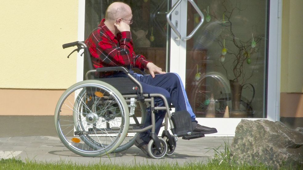 Pflegebedürftige Menschen, die unter schweren Beeinträchtigungen leiden, haben Anspruch auf den Behinderten-Pauschbetrag. Foto: Uta Herbert / pixelio.de