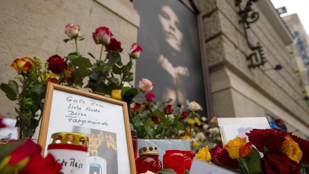 Im Berliner Stadtteil Charlottenburg wurde ein Gedenkort eingerichtet. (Archivbild) Foto: Christophe Gateau/dpa