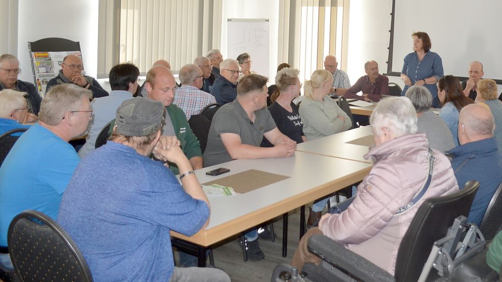 Mit mehr als 50 Personen war die Ortsratssitzung Burlage im Sitzungsraum der Freiwilligen Feuerwehr gut besucht. Foto: Holger Weers