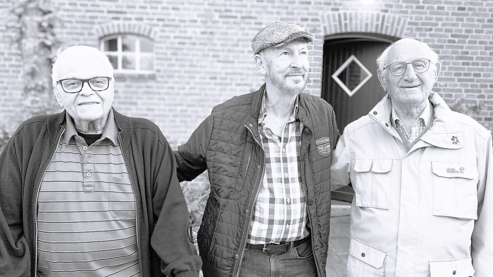 Manfred Bohle (links) ist vor wenigen Tagen gestorben. Er war unter anderem Mitglied der Band Mare. Dieses Bild zeigt ihn mit seinen Bandkollegen Reemt Neemann (Mitte) und Anton Brandt. Foto: Sammlung Jan Brandt