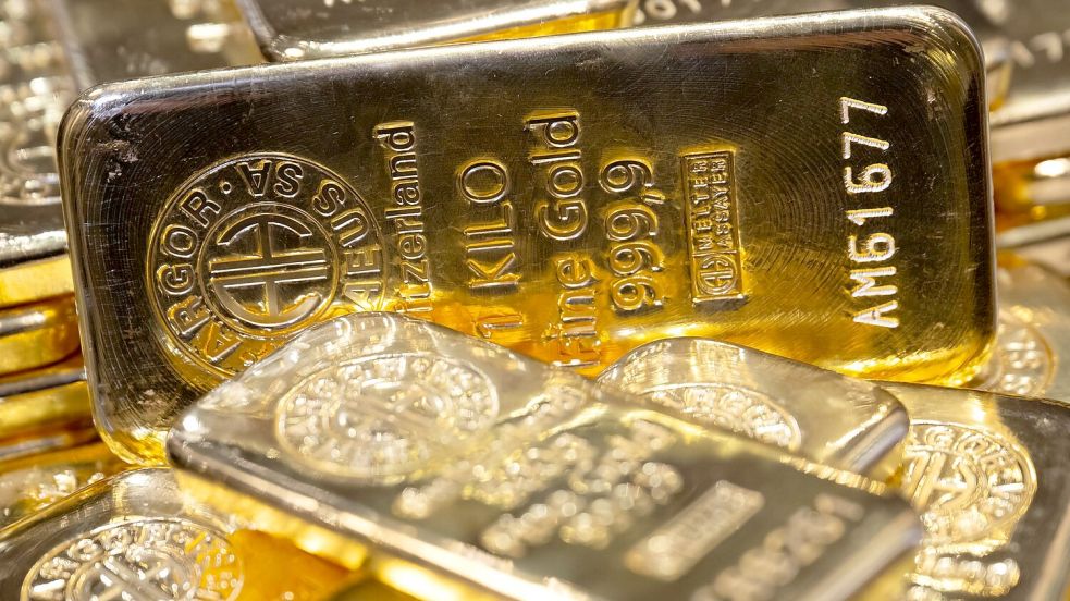 Der Goldpreis nähert sich wieder dem Rekordhoch, das Mitte April bei 3.500 Dollar erreicht worden war. (Symbolbild) Foto: Sven Hoppe/dpa