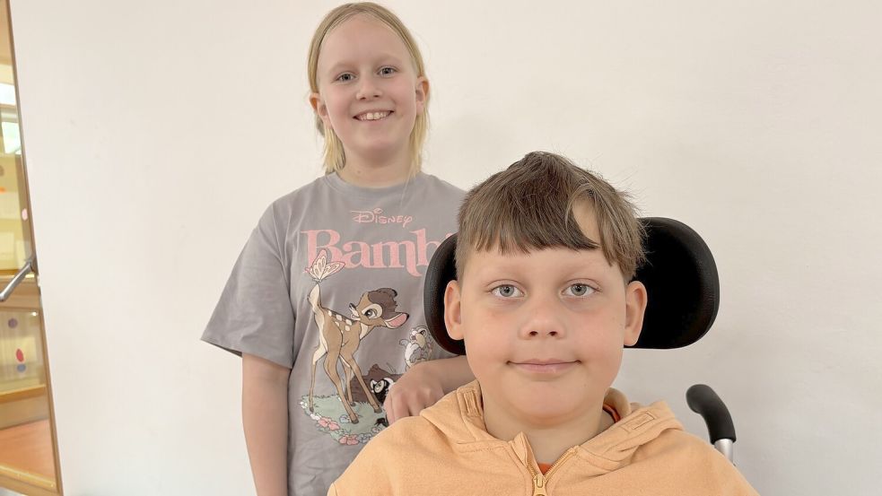 Katharina Schröder (9) von der Grundschule Bingum und Förderschüler Daniel Miller (7) finden die Schulgemeinschaft in Bingum gut. Foto: Oliver Bär