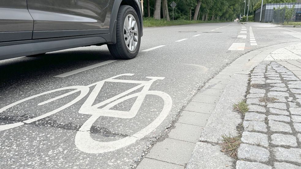 Radfahrende haben auf dem Logaer Weg einen Schutzstreifen. Foto: Vera Vogt