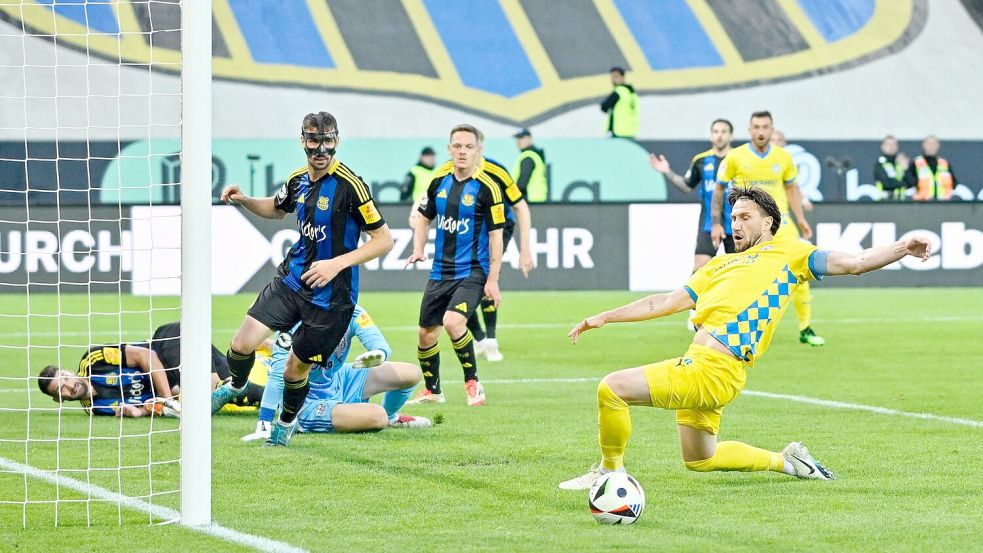 War einer der besten Braunschweiger: Ermin Bicakcic. Foto: Uwe Anspach/dpa