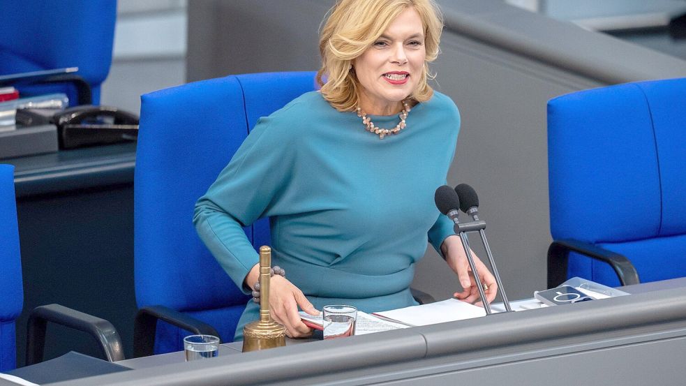 Neue „Chefin“ im Hohen Haus: Julia Klöckner (CDU) greift als neue Bundestagspräsident durch, wenn jemand Mütze trägt oder sich im Ton vergreift. Foto: Michael Kappeler