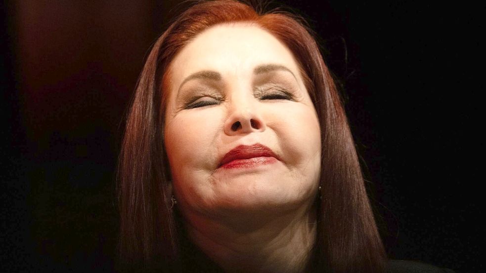 Priscilla Presley bringt mit 80 Jahren neue Memoiren heraus. Foto: Boris Roessler/dpa