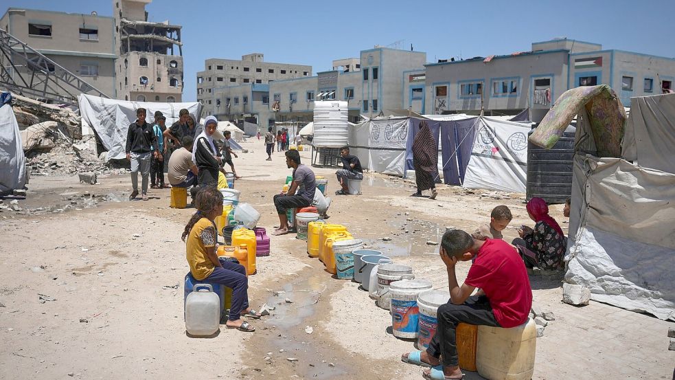 Nach palästinensischen Angaben verlor eine Ärztin bei einem Angriff fast alle ihre Kinder. (Archivbild) Foto: Jehad Alshrafi/AP/dpa
