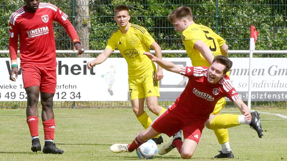 Marcel Schulte wird unsanft gefoult.