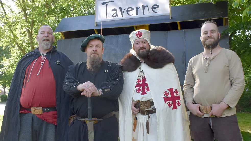 Sie gehören zum „Clan of Kerry“, der am langen Himmelfahrtswochenende am Idasee seine Zelte aufschlägt: (von links) Frank Kreuer (Papenburg), Billy Robak (Ostrhauderfehn), Matthias Pauw (Warsingsfehn) und Daniel Heitmann (Papenburg). Foto: Henrik Zein