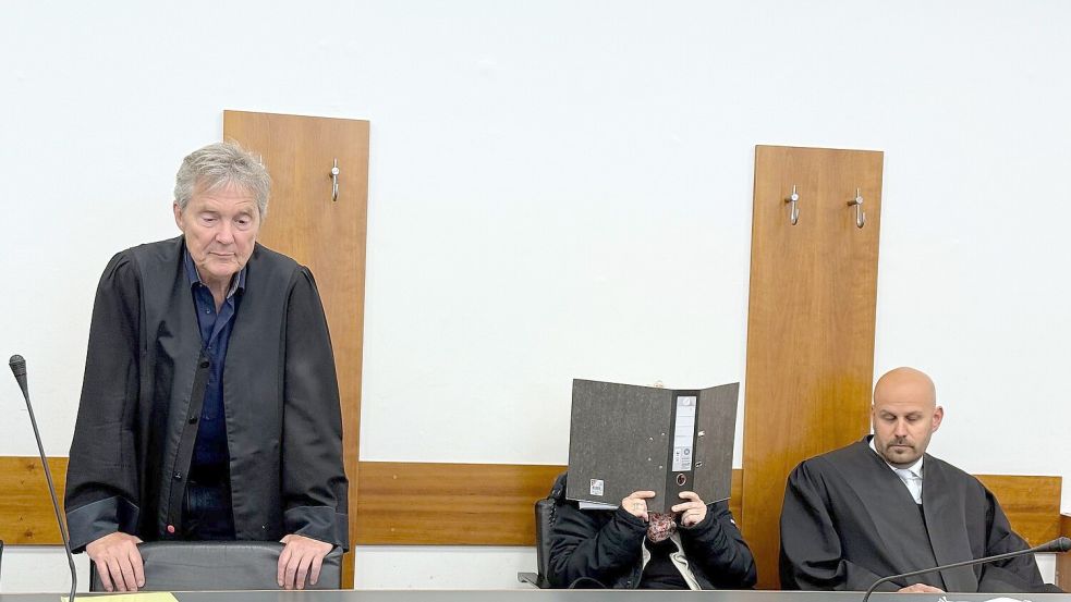 Die Angeklagte hatte sich mit einer gefälschten Approbationsurkunde eine Stelle als Narkoseärztin erschwindelt. Foto: Nicole Schippers/dpa