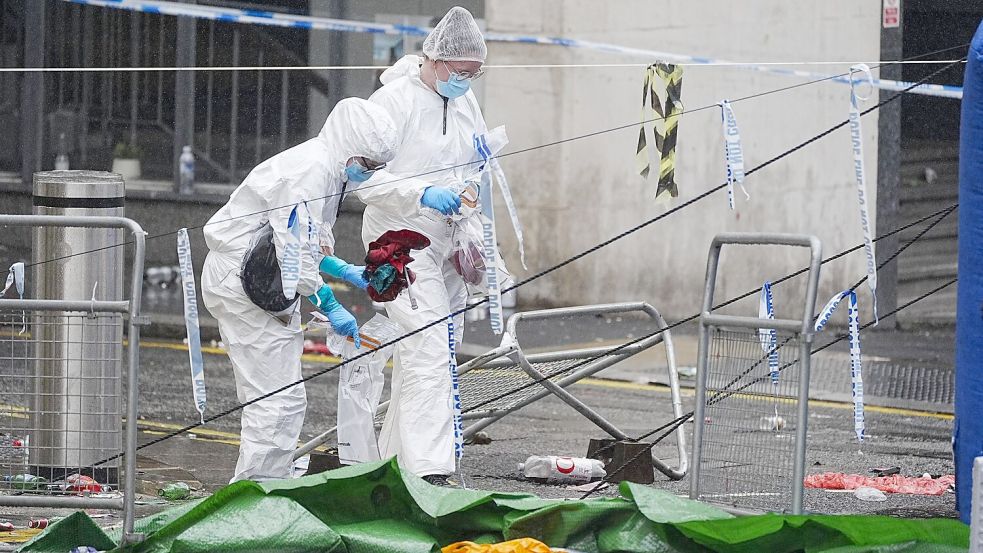 Die Spurensicherung am Tatort. Foto: Peter Byrne/PA Wire/dpa