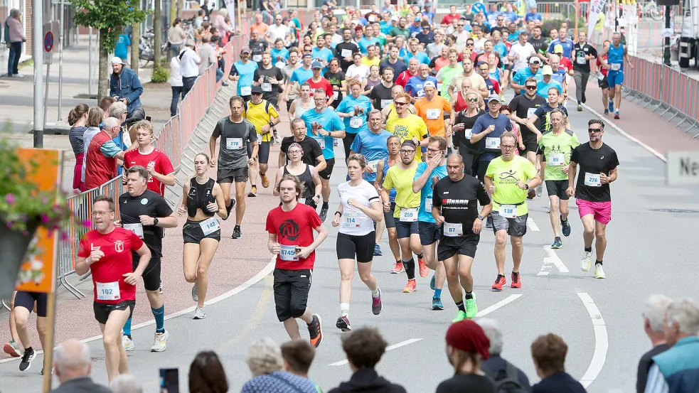 3500 Teilnehmer gab es im vergangenen Jahr beim Matjeslauf in Emden. Diese Marke dürfte diesmal getoppt werden. Archivfoto: Doden, Emden