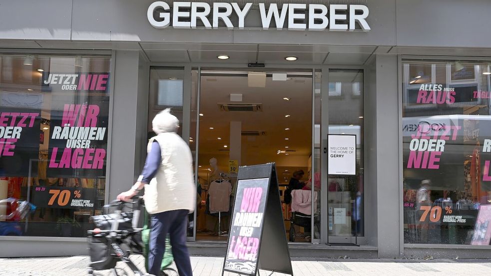 Der Abverkauf läuft auf Hochtouren in den verbliebenen Gerry-Weber-Shops in Deutschland. Foto: Wolf von Dewitz/dpa