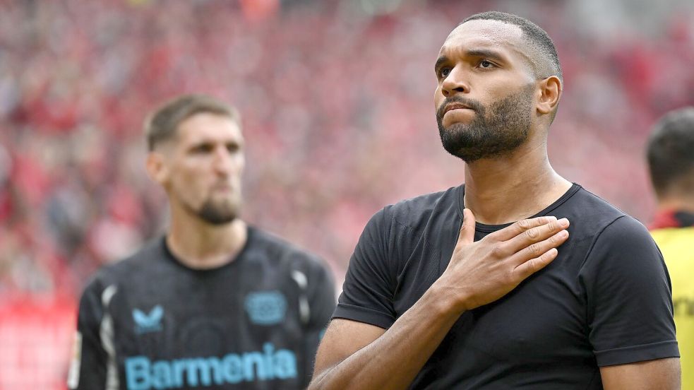 Ob Jonathan Tah (r.) schon bei der Club-WM für den FC Bayern spielen kann, hängt auch von Bayer Leverkusen ab. Foto: Arne Dedert/dpa