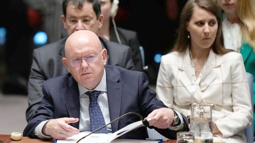 Der russische UN-Botschafter Wassili Nebensja erklärt bei einer Sitzung des Sicherheitsrates der Vereinten Nationen Moskaus Bereitschaft zu einer möglichen Waffenruhe. (Archivbild) Foto: Seth Wenig/AP