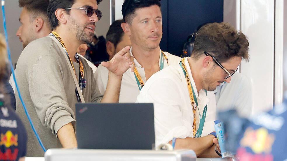 Barcelonas Stürmerstar Lewandowski ist Formel-1-Fan. Foto: Juan Medina/Pool Reuters/AP/dpa