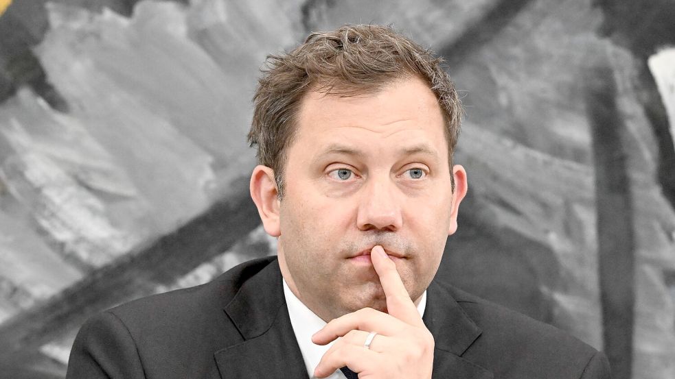 Finanzminister Lars Klingbeil stellt große Steuererleichterungen für Unternehmen in Aussicht: Wie soll das gelingen? Foto: AFP/Ralf Hirschberger