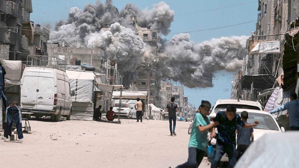 Israels Armee soll die Einsätze in Gaza ausweiten. Foto: Jehad Alshrafi/AP/dpa