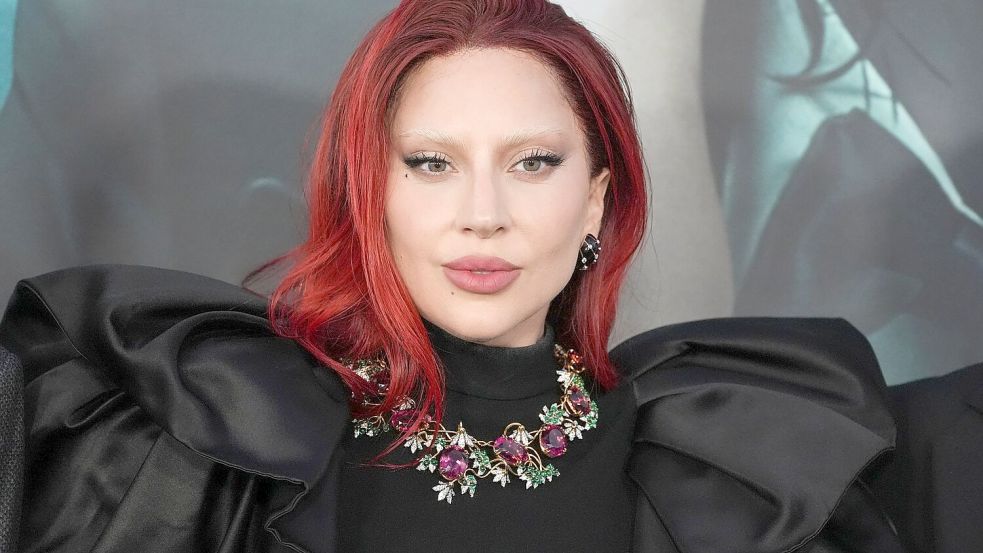 Popsängerin Lady Gaga ist diesen Sommer auch wieder als Schauspielerin zu sehen: In der populären Comedy-Horror-Serie „Wednesday“ bei Netflix hat sie eine Rolle als Lehrerin Rosaline Rotwood. Foto: Jordan Strauss/Invision/AP/dpa