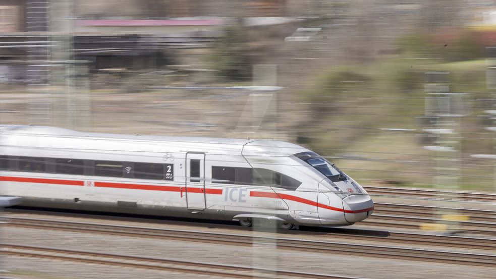 Am Bahnhof Uelzen musste der Hängematte-Schläfer den Zug verlassen. Foto: dpa/Jan Woitas