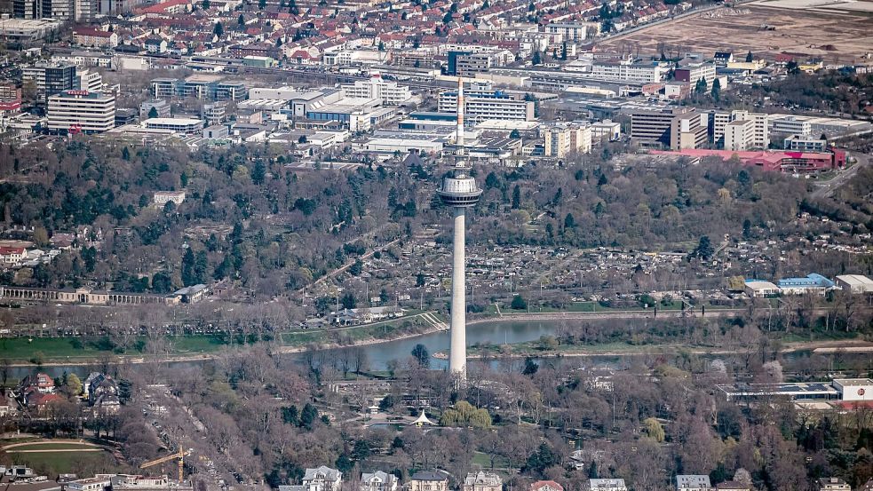 Wer hier speist, sollte schwindelfrei sein. (Archivbild) Foto: Uli Deck/dpa