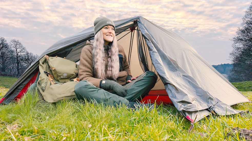Die Outdoor-Abenteurerin Elly Pedelly wirbt als Influencerin dafür, die Natur zu erkunden – auch vor der eigenen Haustür, in Schleswig-Holstein. Foto: Elly Pedelly
