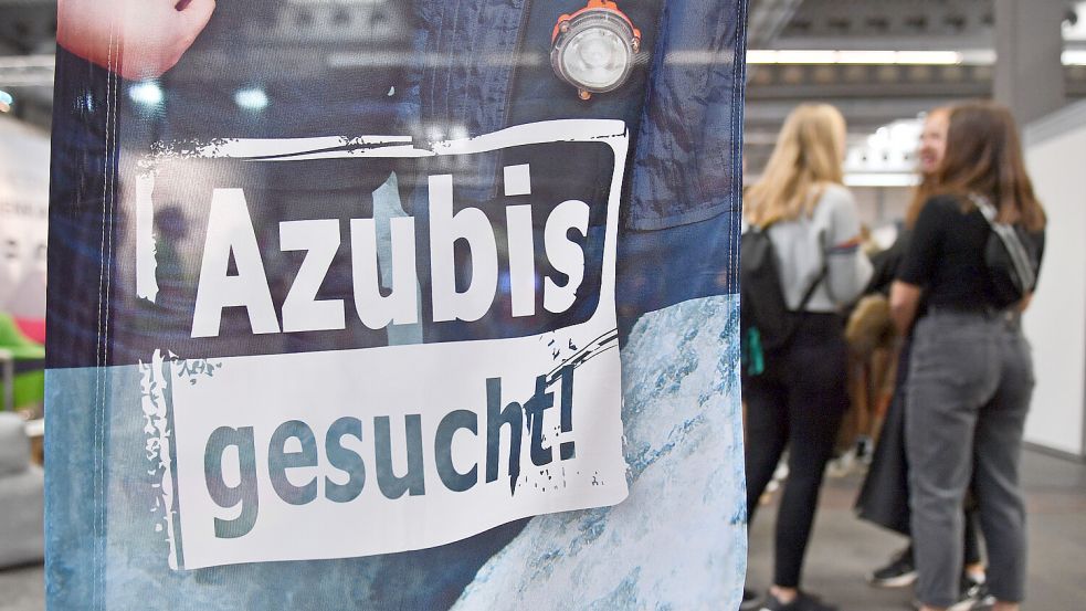 Noch ist es nicht zu spät: In Ostfriesland gibt es aktuell 1387 freie Ausbildungs- und duale Studienplätze. Foto: dpa/Martin Schutt
