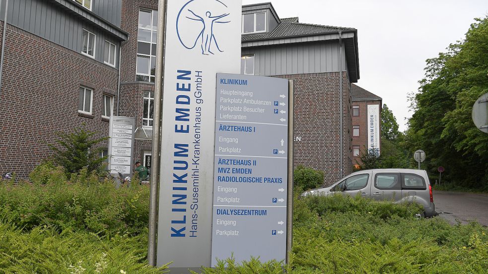 Eine Patientin hatte sich 2018 mehrfach mit starken Schmerzen im Emder Klinikum vorgestellt. Die Ärzte erkannten erst zu spät, dass sie Krebs hatte. Foto: Carmen Jaspersen/dpa
