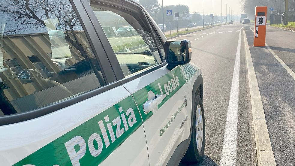 Auch vielen deutschen Urlaubern bekannt: Blitzer-Säulen in Italien. (Archivbild) Foto: Gemeindeverwaltung Buccinasco/dpa
