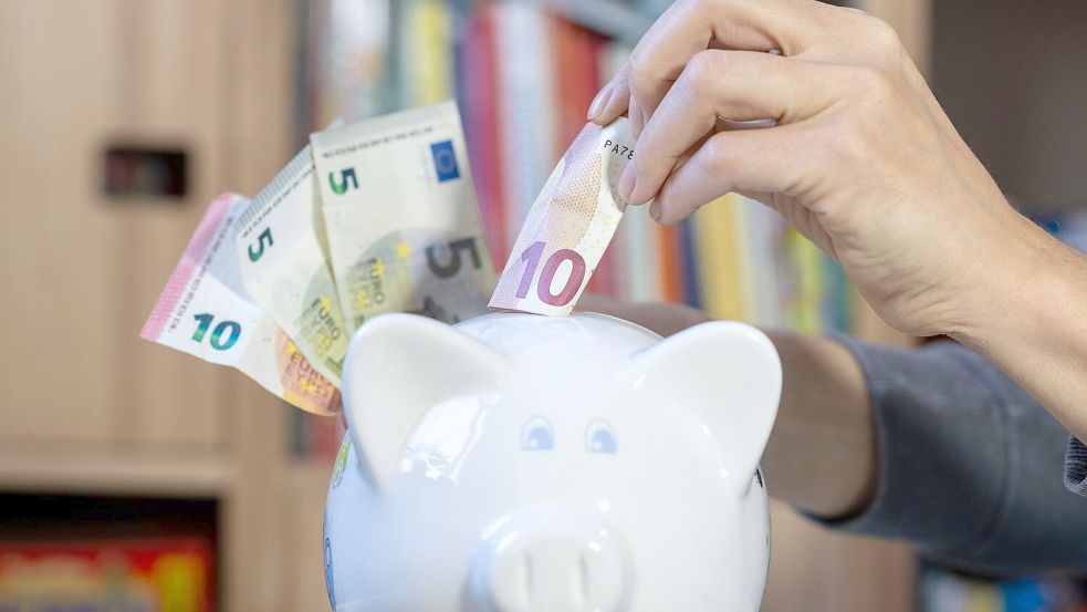 Zinsen für Tages- und Festgeld sind im Schnitt weiter gesunken (Symbolbild) Foto: Hendrik Schmidt/dpa