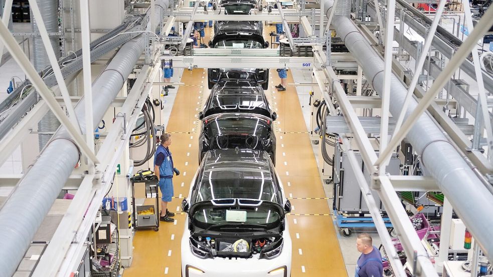Es ist Licht zu sehen am Ende des Tunnels - die Aussichten für die deutsche Industrie bessern sich. (Archivbild) Foto: Sebastian Willnow/dpa-Zentralbild/dpa