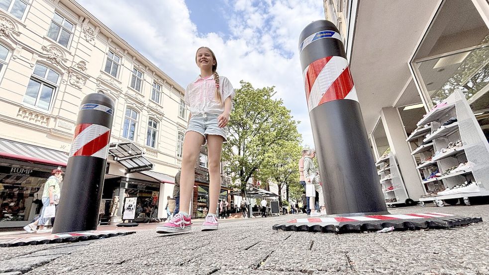 In der Mühlenstraße stehen derzeit Anti-Terror-Poller. Sie sollen unter anderem das Bierfest vom 9. bis 11. Mai schützen. Foto: Klaus Ortgies