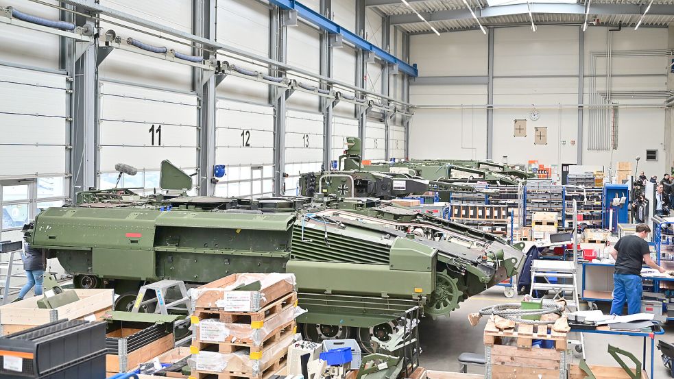 Job-Boom: Immer mehr Menschen in Deutschland bauen Panzer und Waffen. Foto: dpa/Philipp Schulze