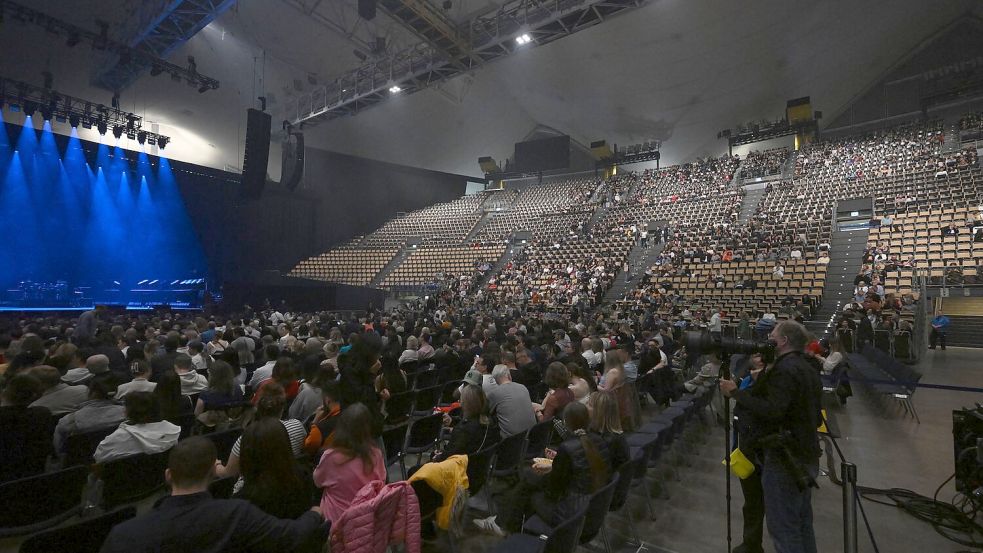 Viele Ränge blieben leer. Foto: Felix Hörhager/dpa