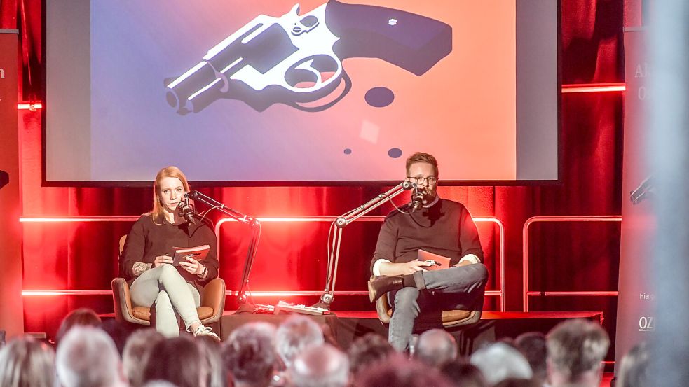 Die erste Folge der neuen Staffel hatten Ute Nobel und Daniel Noglik vor einem Live-Publikum im Zollhaus in Leer aufgenommen.Foto: Klaus Ortgies/Archiv