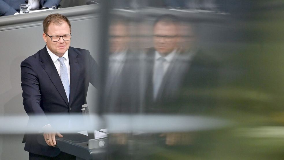 Umweltminister Carsten Schneider spricht sich für einen besseren Schutz der Weltmeere aus. (Archivbild) Foto: Katharina Kausche/dpa