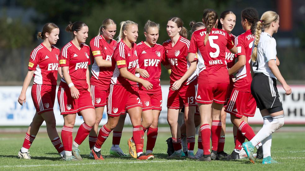 89 Tore und 20 Siege aus 22 Ligaspielen konnten die Frauen der SpVg Aurich in dieser Oberliga-Saison feiern. Doch was die Spielzeit tatsächlich wert ist, entscheidet sich diesen Samstag im Aufstiegsspiel in Barsinghausen. FFoto: Jens Doden, Emden